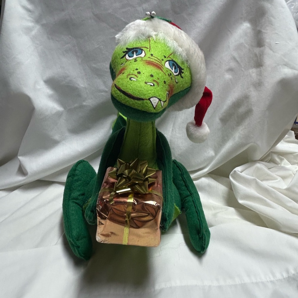 Annalee Dolls 12" Christmas Dinosaur Green With Gift 2006